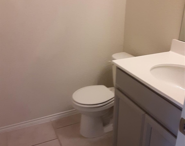 504 Coffee Berry Dr - Photo Thumbnail 12