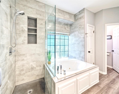 3002 Barton Point Cir - Photo Thumbnail 20
