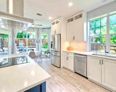 3002 Barton Point Cir - Photo Thumbnail 15