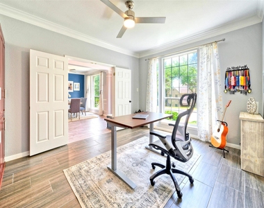 3002 Barton Point Cir - Photo Thumbnail 3