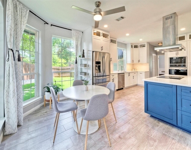 3002 Barton Point Cir - Photo Thumbnail 11