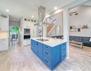 3002 Barton Point Cir - Photo Thumbnail 13