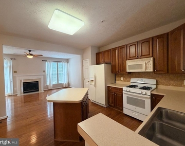 2805 Settlers View Drive - Photo Thumbnail 4