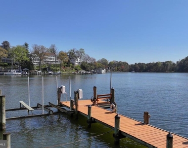 928 Waterview Drive - Photo Thumbnail 4
