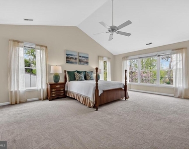 928 Waterview Drive - Photo Thumbnail 17