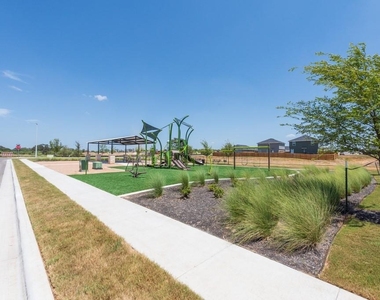 2115 Windflower Ln - Photo Thumbnail 9