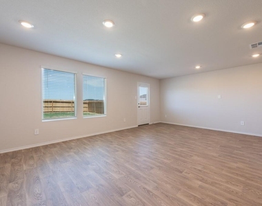 2115 Windflower Ln - Photo Thumbnail 13