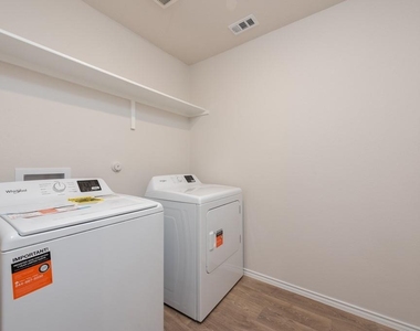 2115 Windflower Ln - Photo Thumbnail 6