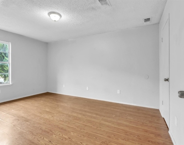 5805 Cougar Dr - Photo Thumbnail 6