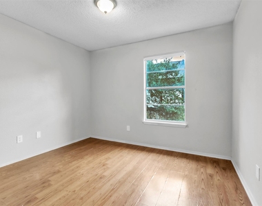 5805 Cougar Dr - Photo Thumbnail 5