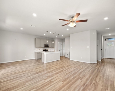 441 Fieldwood Dr - Photo Thumbnail 4