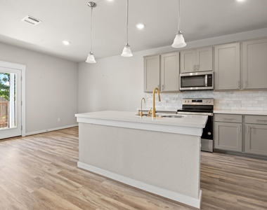 441 Fieldwood Dr - Photo Thumbnail 8