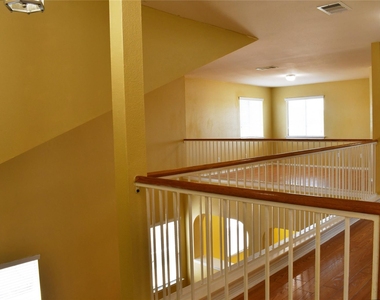 13516 Richard Nixon St - Photo Thumbnail 5