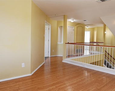 13516 Richard Nixon St - Photo Thumbnail 3
