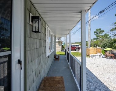 35205 Hassell Avenue - Photo Thumbnail 12