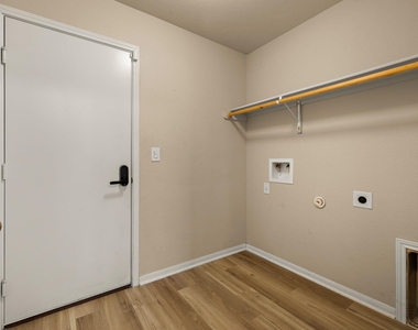 12105 Jamie Dr - Photo Thumbnail 24