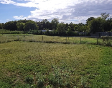 517 Olivia Ct - Photo Thumbnail 12