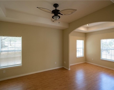 412 Cargill Dr - Photo Thumbnail 8