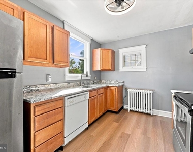 203 Barrett Street - Photo Thumbnail 9