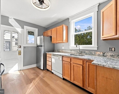203 Barrett Street - Photo Thumbnail 7