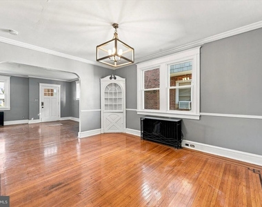 203 Barrett Street - Photo Thumbnail 4