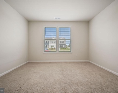 100 Ridgley Boulevard - Photo Thumbnail 7