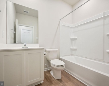 100 Ridgley Boulevard - Photo Thumbnail 11