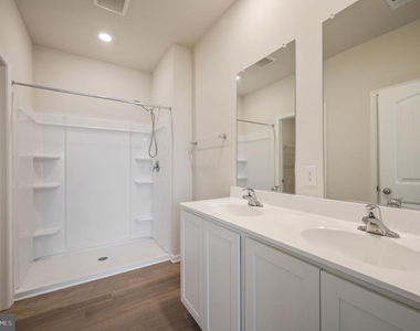 100 Ridgley Boulevard - Photo Thumbnail 9