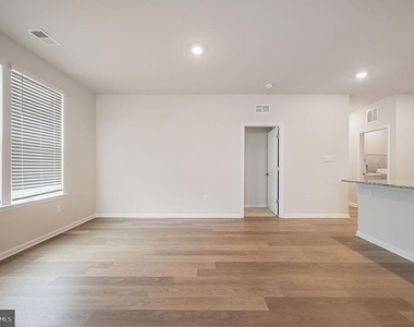 100 Ridgley Boulevard - Photo Thumbnail 2