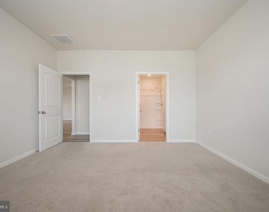 100 Ridgley Boulevard - Photo Thumbnail 8