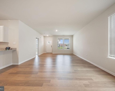 100 Ridgley Boulevard - Photo Thumbnail 3