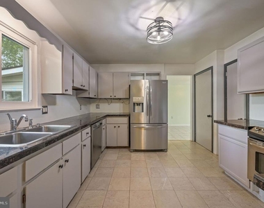 325 Alder Road - Photo Thumbnail 3