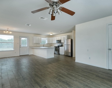 640 Fallen Oak Dr - Photo Thumbnail 2