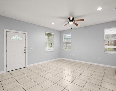 7617 Bennett Ave - Photo Thumbnail 3