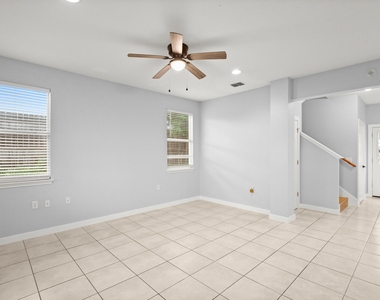 7617 Bennett Ave - Photo Thumbnail 4