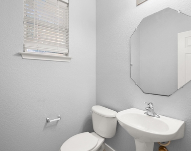 7617 Bennett Ave - Photo Thumbnail 11