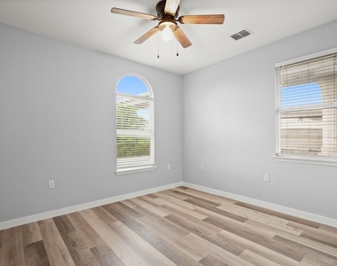 7617 Bennett Ave - Photo Thumbnail 15