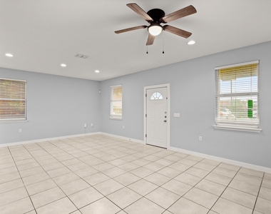 7617 Bennett Ave - Photo Thumbnail 6