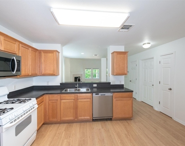 3717 Holden Ct - Photo Thumbnail 7