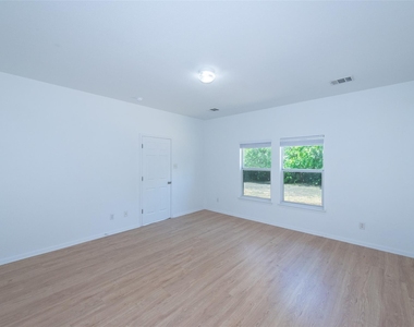 3717 Holden Ct - Photo Thumbnail 15
