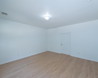 3717 Holden Ct - Photo Thumbnail 13