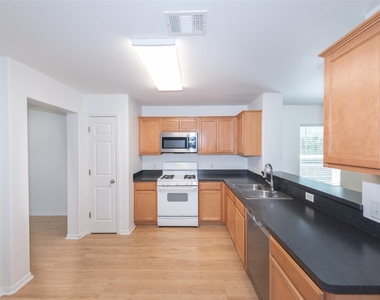 3717 Holden Ct - Photo Thumbnail 6