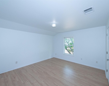 3717 Holden Ct - Photo Thumbnail 24