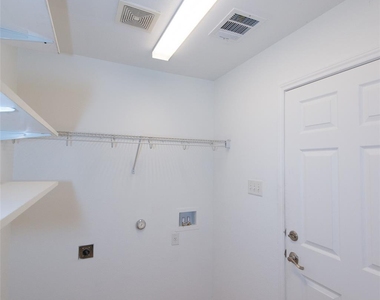 3717 Holden Ct - Photo Thumbnail 30