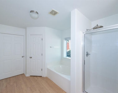 3717 Holden Ct - Photo Thumbnail 17