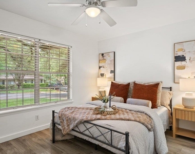 4904 Enchanted Ln - Photo Thumbnail 6