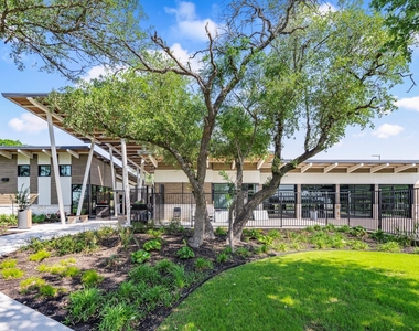 104 Captain Dooley Ln - Photo Thumbnail 8