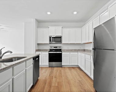 104 Captain Dooley Ln - Photo Thumbnail 1