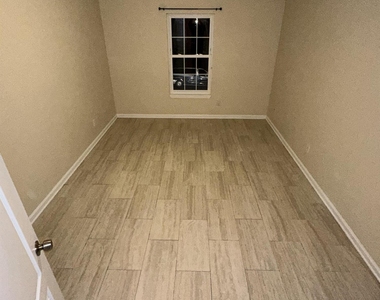 1707 Biscayne Bay Circle - Photo Thumbnail 7