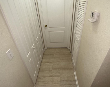 1707 Biscayne Bay Circle - Photo Thumbnail 8